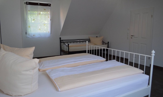 Rust Apartment | Deluxe Apartment for Groups with Breakfast & Child Care