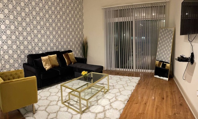 Astrodome Apartment | NRG Suite: Perfect for Families with Free Parking & Pool