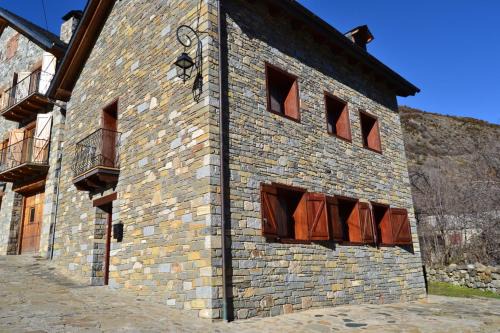 Erill la Vall House | Unforgettable NRY ESTANCES I SERVEIS EL TARTER: Family-Friendly Stay