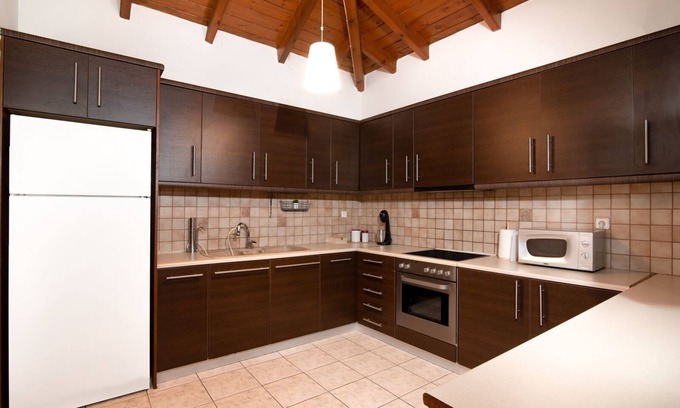Markopoulon Apartment | Convenient NS-George Apartments with Ocean Views