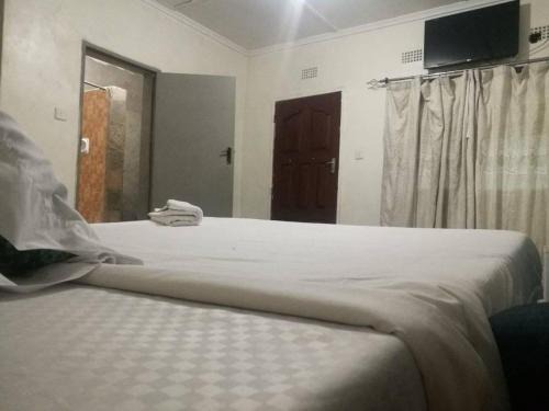 Siavonga House | Cozy Nsanga Miso Comfort Guest House with Breakfast Included