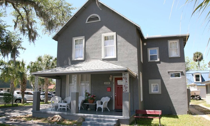 Historic District Apartment | NSB Uptown "Loving Life" Beautifully remodeled 1 bed/1 bath apt!