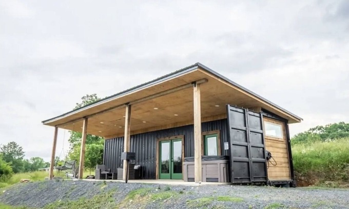 Hatfield Cabin | Pet-Friendly Backcountry Container with Hot Tub & King Bed
