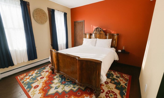 Dwight Apartment | Family-Friendly Getaway at The Sicilian Hotel Awaits