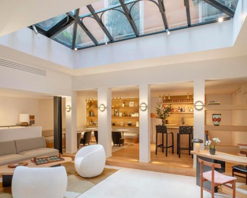 8th Arrondissement Hotel | Experience Nuage: 4-Star Hotel with Family-Friendly Amenities