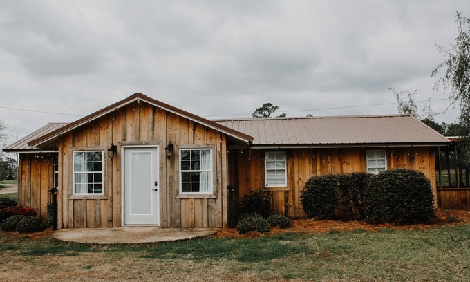 Morris House | Romantic Nubbintown Honey House with Ocean View Escape