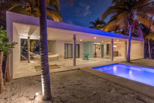 San Crisanto House | Beachfront Casa with Pool and Ocean View for Relaxing Getaway
