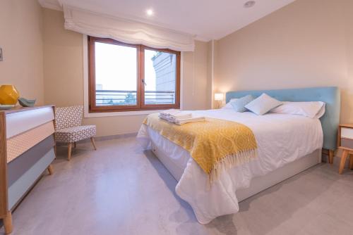 O Grove Apartment | Modern Apartment on Isla de la Toja with Pool Access
