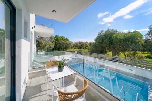 Thasos Town Hotel | Pet-Friendly Nuevo Suites with Pool and Ocean Views
