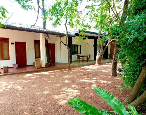 Anuradhapura Hotel | Inviting Nugasewana Guest: Pet-Friendly & Family Friendly Stay