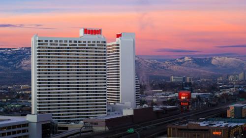 Sparks Resort | Experience the Nugget Casino Resort with Ocean Views & Pool