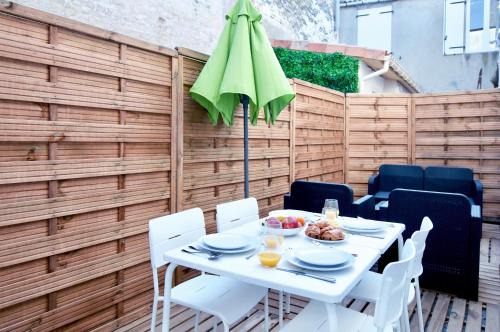North district Apartment | Pet-Friendly NuitéeJour Niort Centre with Family Amenities