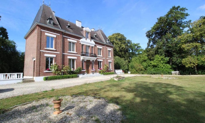 Mesnil-Martinsart Bed & Breakfast | Relax at Bed & Breakfast au Château de Martinsart - Rated 9.6
