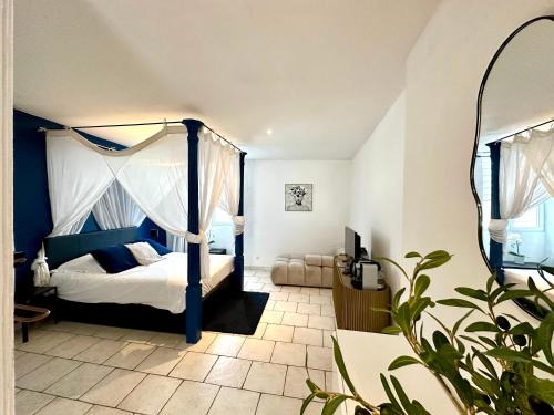 Le Blanc House | Discover Nuit En Brenne: Pet-Friendly Retreat with Dining