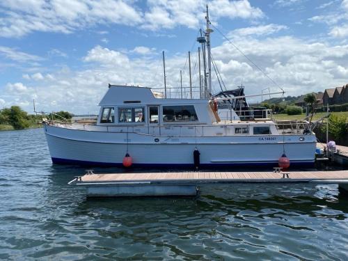 Caen City Centre Boat Rental | Nuit insolite a bord d un bateau
