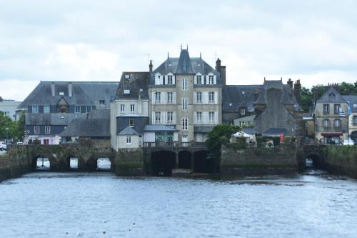 Landerneau Apartment | Explore Nuit Sur Le Pont 5 - Guest Rated 8.6/10