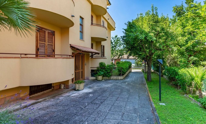 Numana Apartment | Discover Numana Suite: Family-Friendly Stay with Breakfast