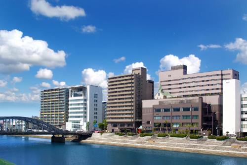 Numazu Hotel | Relax at Numazu River Side Hotel with Hot Tub & Dining