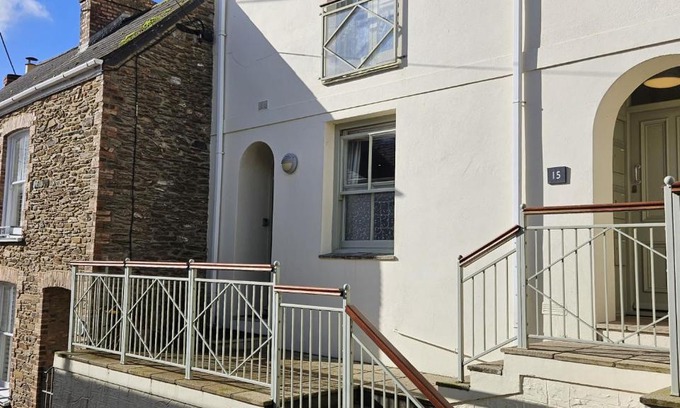 St. Mawes House | Top-Rated Retreat at Number 1 - Guest Rated 9.5/10