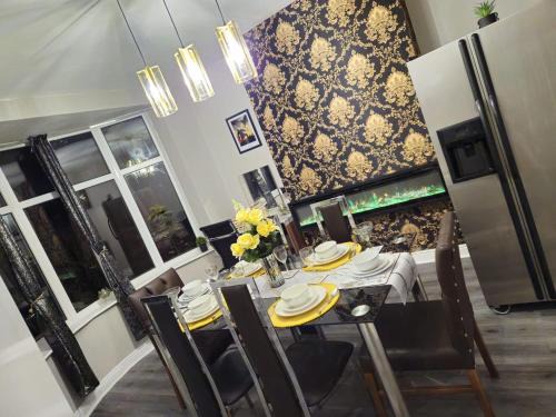 Preston House | Top-Rated Family Getaway at Number 1 Preston Stays