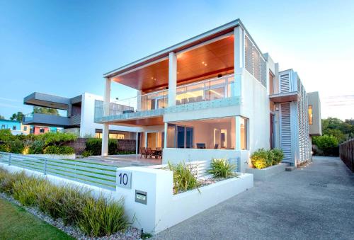 Dunsborough House | Exceptional Number 10 - Dunsborough: Family-Friendly Retreat