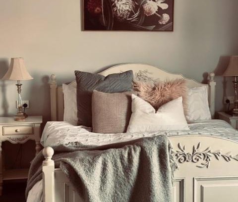 Stanley Bed & Breakfast | Guest Rated: Number 10 Queen Room with Breakfast Awaits
