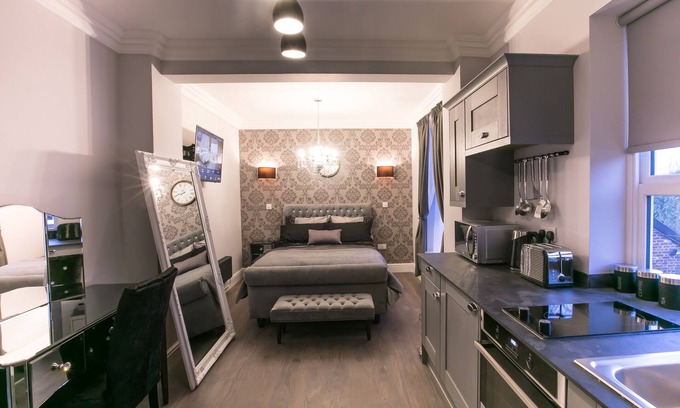 Wymondham Apartment | Ideal Stay at Number 10 The Abbey - Holt Country Park