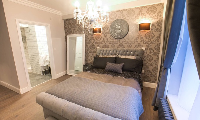 Wymondham Apartment | Discover Number 10 The Abbey - City Apartment with Pool