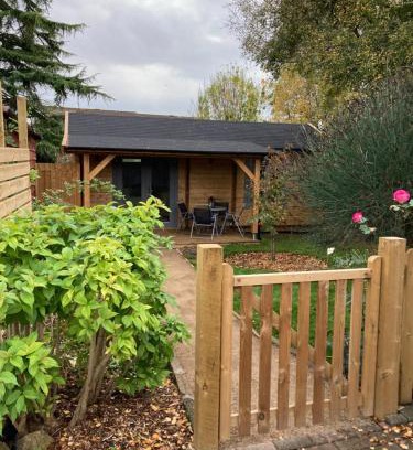 Frome Apartment | Discover Number 15 Frome: Family-Friendly Retreat Awaits