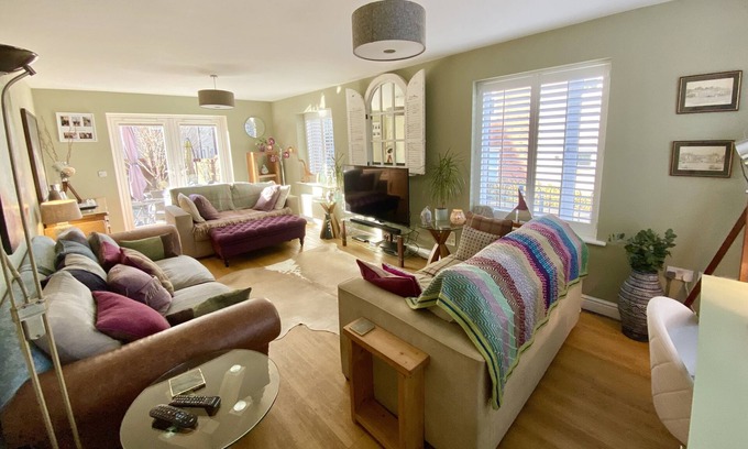 Telford House | Discover Number 2: Central Shropshire House Near Ironbridge