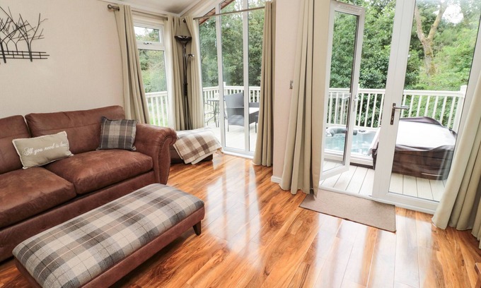 Morpeth Cottage | Discover NUMBER 43 BURNSIDE LODGE: Pet-Friendly Retreat