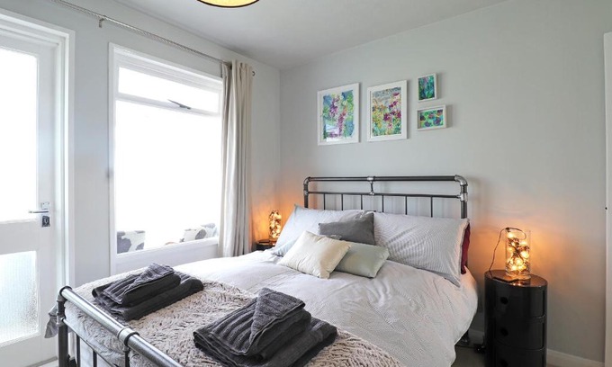 Fairbourne House | Inviting Number 57 by the Sea: Oceanfront Retreat Awaits