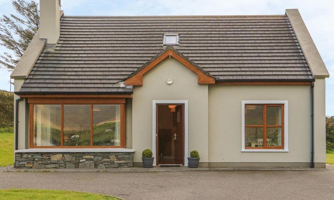 Lispole House | Pet-Friendly Escape at Number 8 - Guest Rated 9/10