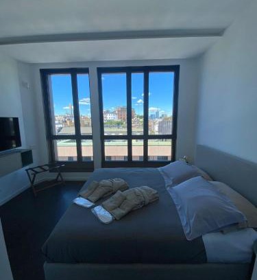San Babila Apartment | Inviting Number House - Number 11: Family-Friendly Getaway