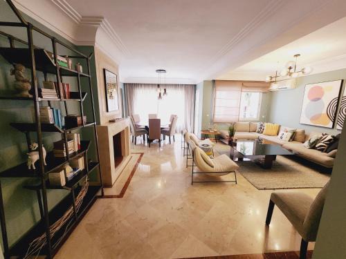 RACINE EXTENSION Apartment | Comfortable Stay at Number Nine Triangle d'Or by IB Signature