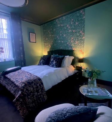 Tavistock Apartment | Guest Rated 9.2/10 at Number Two Russell House Tavistock
