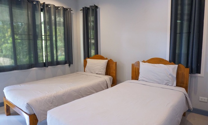 Thap Than Hotel | Relax at Numhom Resort: Family-Friendly with Great Amenities