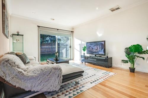 Nunawading House | Family-Friendly Nunawading 3BR Home with Courtyard Escape