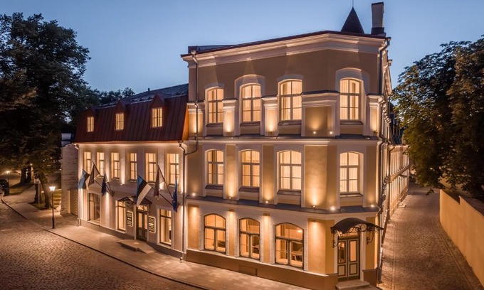 Old Town Hotel | Elegant Nunne Boutique Hotel: 4-Star Stay with Spa & Dining