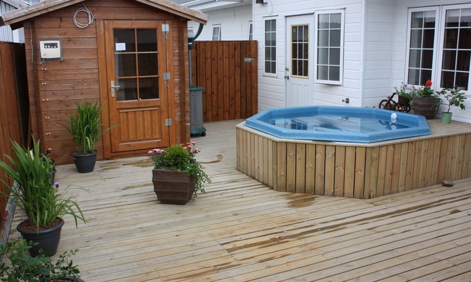 Innri-Njarthvik House | Elegant Nupan Deluxe: Spa Retreat with Family-Friendly Amenities