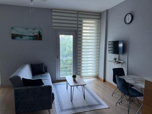 Pendik Apartment | Discover Nur Sena's House: Oceanfront Oasis with Pool