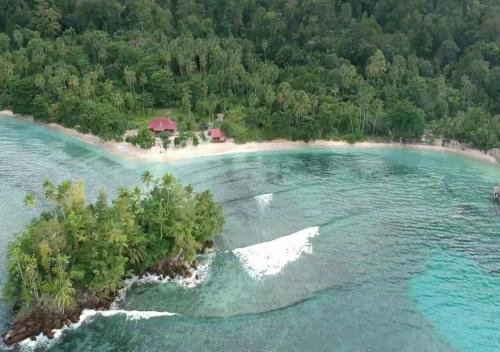 Salemang Hotel | Beachfront Bliss at Nusa Nalan Beach Resort - 10/10 Rated