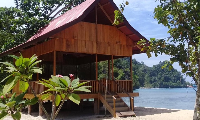 Salemang House | Discover Nusa Nalan Beach Resort: Family-Friendly Retreat