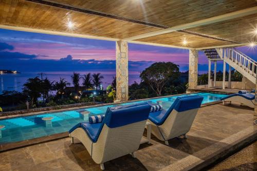 Mushroom Bay Hotel | Oceanfront Retreat at Nusa View - Hakuna Matata, Rated 9.5