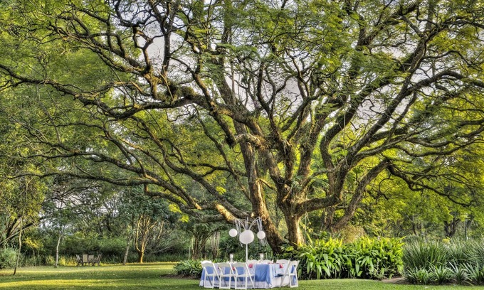 White River House | Discover Nut Grove Manor: Eco-Friendly 5-Star Retreat