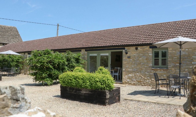 Witney Cottage | Discover Nutchat Barn: Family-Friendly Retreat in Burford