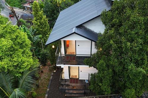 Kunchithanny House | Nutmeg shades Munnar