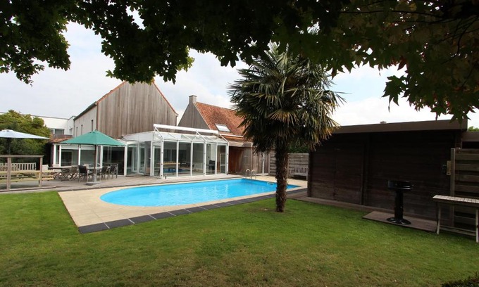 Godveerdegem House | Relax at Nuvola Villa with Oceanfront Pool Access
