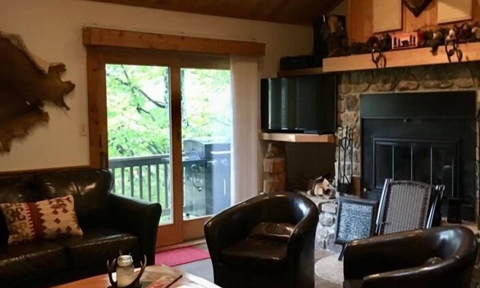 Northface Condo | Inviting Slope-Side Retreat with Lake View, Sleeps 8