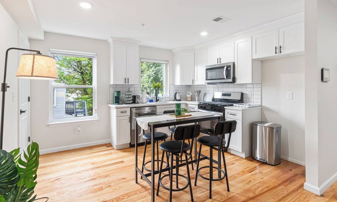 Ampere Bed & Breakfast | NYC Urban Escape 15min to Newark Penn Station